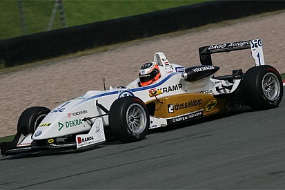 Stef Dusseldorp alla sua prima pole position