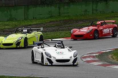 La Lotus Cup si apre nel segno di Cazzaniga