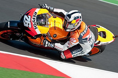 Pedrosa il più veloce, Melandri cade nel warm up