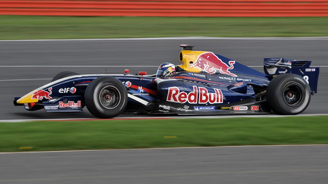 Ricciardo vola nella seconda sessione di qualifica