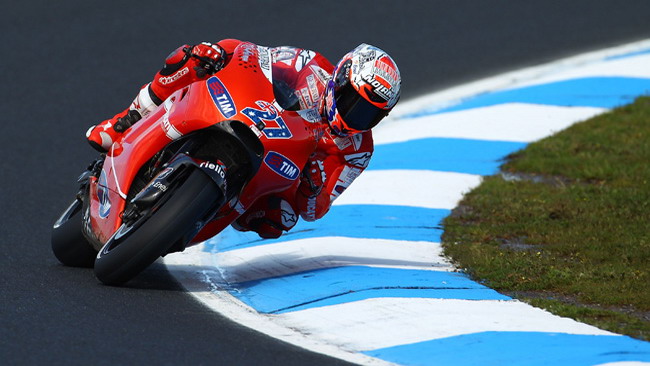Stoner si regala la pole a Phillip Island