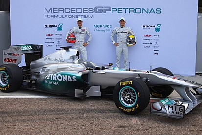 La Mercedes ha ancora un buco nel diffusore!