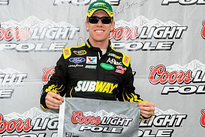 Carl Edwards centra la pole a Phoenix