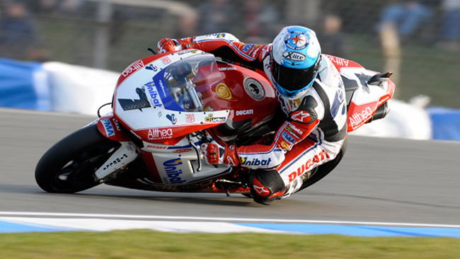 Checa va in Superpole anche a Donington