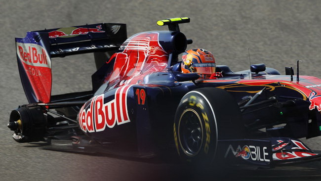 La Toro Rosso perde una ruota dopo il pit stop