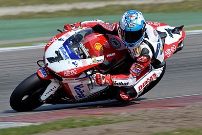 Checa piega Biaggi in volata in gara 2