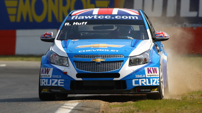 Rob Huff guida la tripletta Chevrolet a Zolder