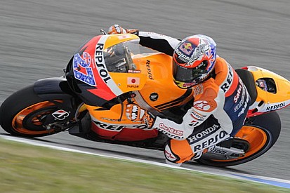 Che spavento per Stoner: senza freni in fondo al dritto!
