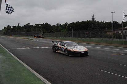 La Black Bull vince la 500 miglia di Imola sotto il diluvio