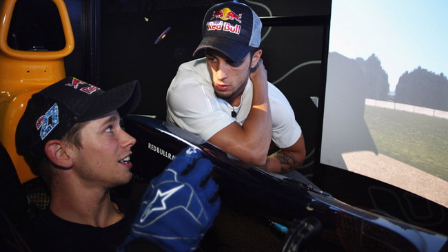 Stoner e Dovizioso provano il simulatore Red Bull F1