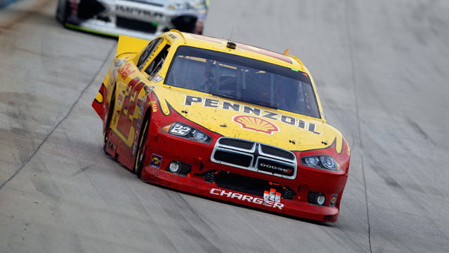 Kurt Busch la spunta su Johnson a Dover