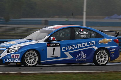 Yvan Muller vince e riallunga in campionato