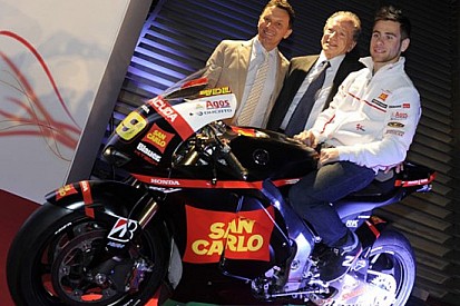 Gresini cambia colori: moto nere per ricordare Sic