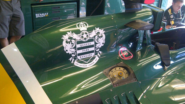 La Caterham con lo stemma dei QPR