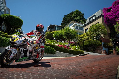 Bradl a spasso per San Francisco sulla RC213V