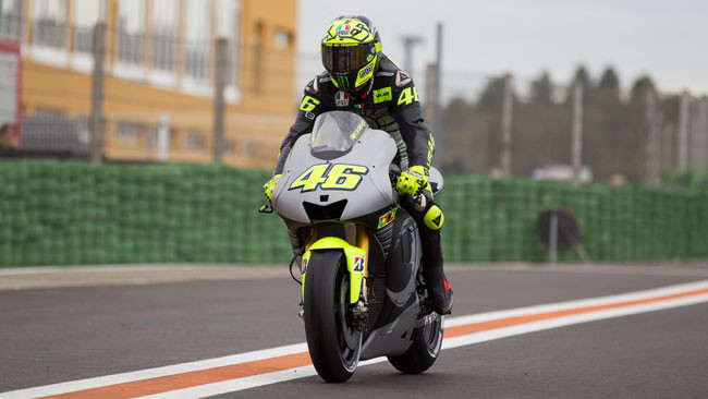 Prima uscita in sella alla M1 per Valentino
