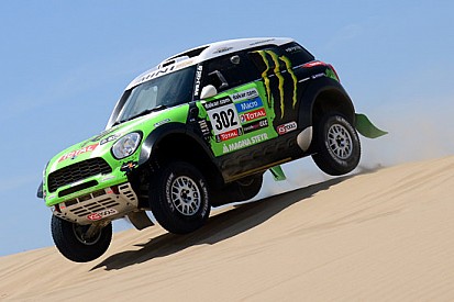 Dakar: Peterhansel giura fedeltà alla Mini per il 2014