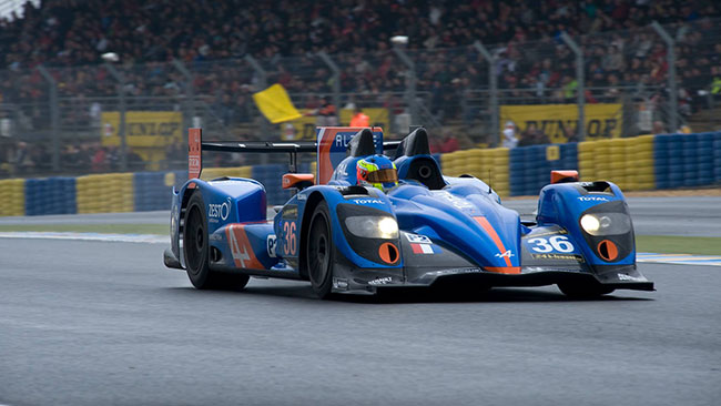 La Alpine perde detriti e torna la safety car