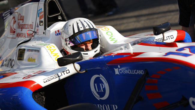 Alex Fontana arretrato in fondo alla griglia