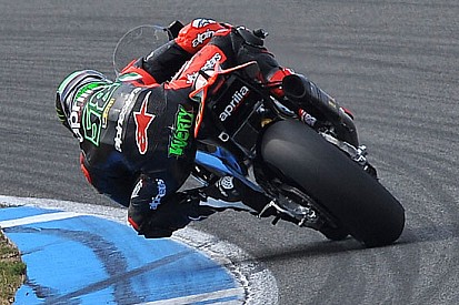 Ottimismo in Aprilia nonostante una doppia caduta