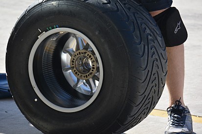 La Red Bull con i cerchi trattati con il Polysil e...