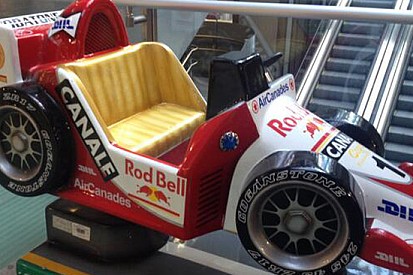 Alla Red Bull Racing fanno ironia sui propri guai
