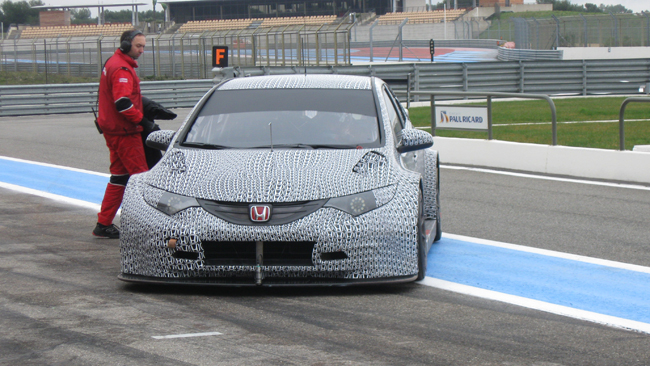 Test: Arriva la pioggia, la Honda si ferma