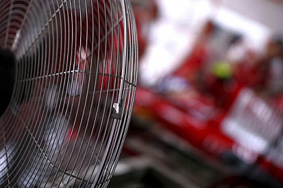 De la Rosa spiega l'importanza di idratarsi a Sepang