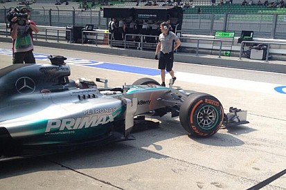 Sepang, Libere 1: Raikkonen insegue la Mercedes!