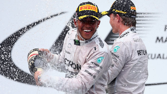 Lewis dedica la vittoria alle vittime del volo Air Malaysia