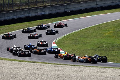 14 piloti in pista nei test collettivi di Valencia