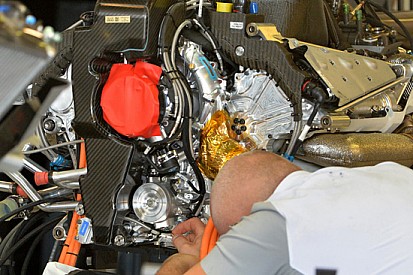 Ecco il compressore Mercedes montato davanti!