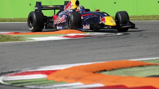Pole a Sainz junior per la prima gara del 2014
