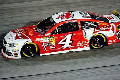 Harvick è il primo a vincere due gare nel 2014