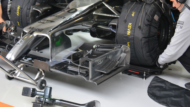 McLaren: doppio flap incurvato sull'ala davanti