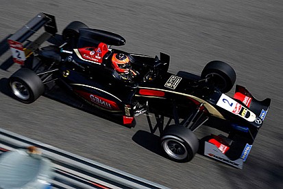 Le safety car non fermano Ocon in gara 1 a Pau