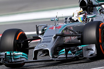 Hamilton vince il derby Mercedes per la pole