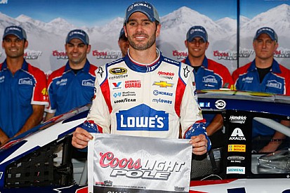 Jimmie Johnson ritrova la pole position a Charlotte
