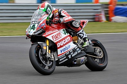 Donington, Libere 2: Giugliano porta davanti la Ducati