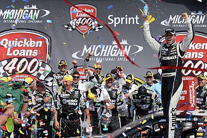 Jimmie Johnson trionfa anche in Michigan