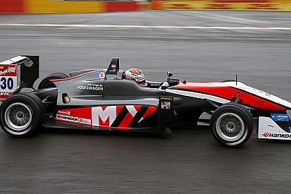 Verstappen trionfa in gara 1, primo ko per Ocon