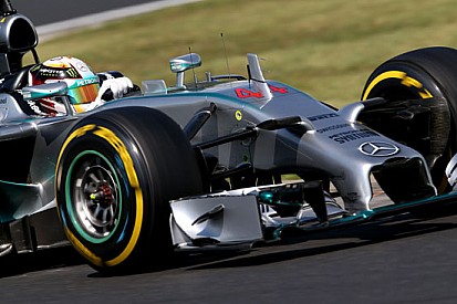 Hamilton si lamenta del degrado delle gomme