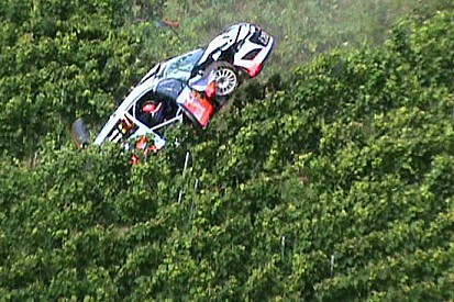 Shake down: brutto capottamento di Neuville!