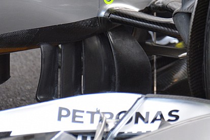 Mercedes: deviatore di flusso in quattro elementi