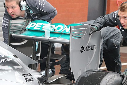 Mercedes: è stato tolto il nolder dal flap mobile