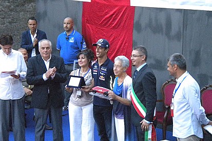 Daniel Ricciardo ha ritirato il Trofeo Bandini 2014