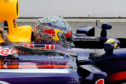 Vettel e lo spoilerino che è apparso sul casco