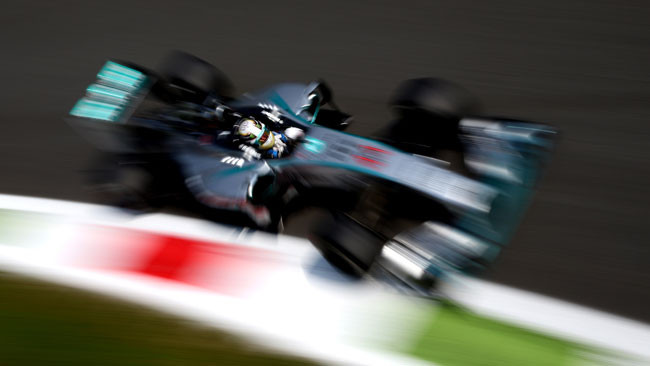 Hamilton torna alla vittoria in rimonta a Monza