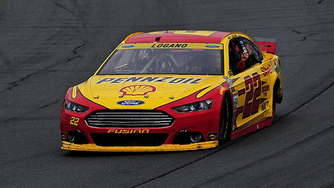 Joey Logano prolunga il contratto con la Penske