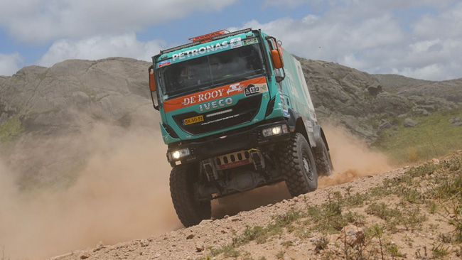 Vila polemico con i Kamaz che non danno strada